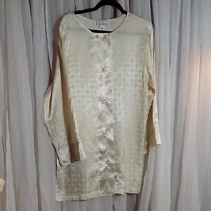 Elegant Cream Button-Up Women's Blouse